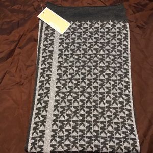 NWT Michael Michael Kors scarf, Grey and Silver
